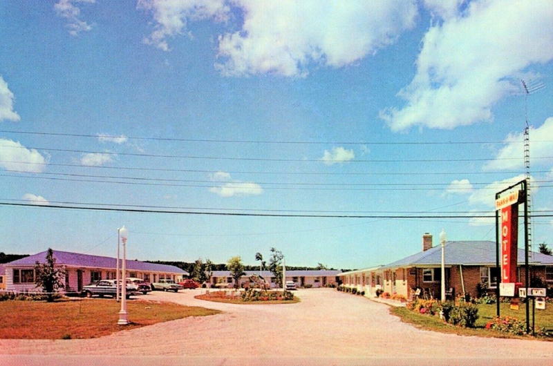 Park-A-Way Motel - Old Postcard